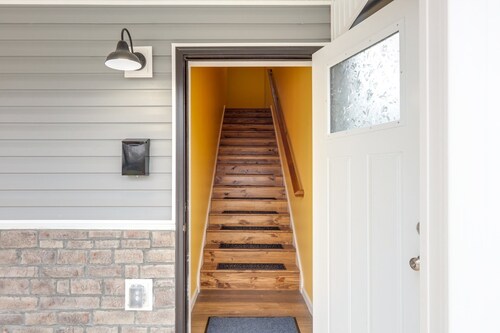 Explore Downtown Ashland! Cozy + New Apartment