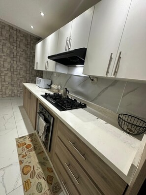 Private kitchen - Luxurious three-bedroom apartment with private jacuzzi area (Santo Domingo este)