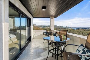 Outdoor dining - Modern Hilltop Retreat with Pool Near Downtown (Austin)