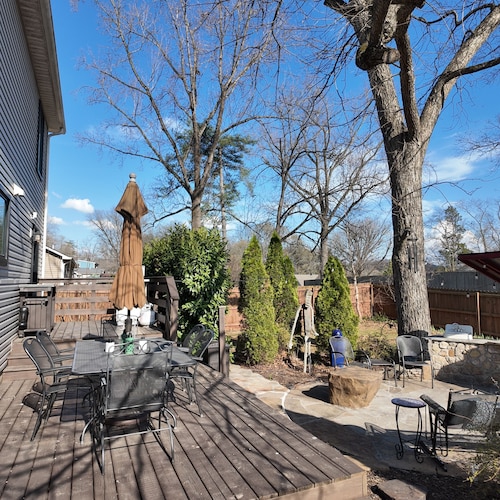 Spacious Knoxville Retreat, Sleeps 7, Fire Pit
