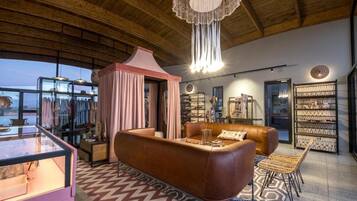 المنشأة من الداخل