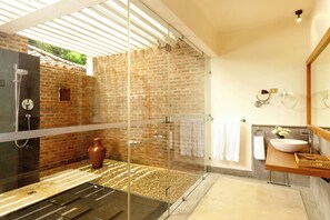 Deluxe Double Room, Balcony, Mountain View | Bathroom | Free toiletries, hair dryer, bidet, towels