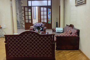 Interior - 3-bedroom townhome in wonderful Yerevan with cool (Yerevan)