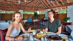 Outdoor dining - Vala House  (Kochi)