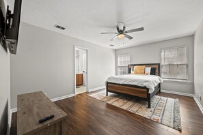 5 Schlafzimmer, Bügeleisen/Bügelbrett, WLAN, Bettwäsche