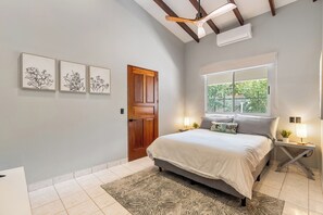 4 chambres, fer et planche à repasser, Wi-Fi, draps fournis