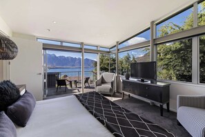4 bedrooms, iron/ironing board, travel cot, WiFi - Remarkable Escape Breathtaking Views with Hot Tub (Queenstown)