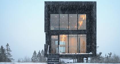 Back Bay Cottage: Oceanview Calm in Terence Bay, Nova Scotia
