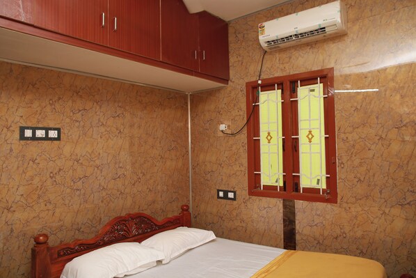 Family Villa, Balcony | Laptop workspace, free WiFi - Senthur Stay Homes (Tiruchirappalli)