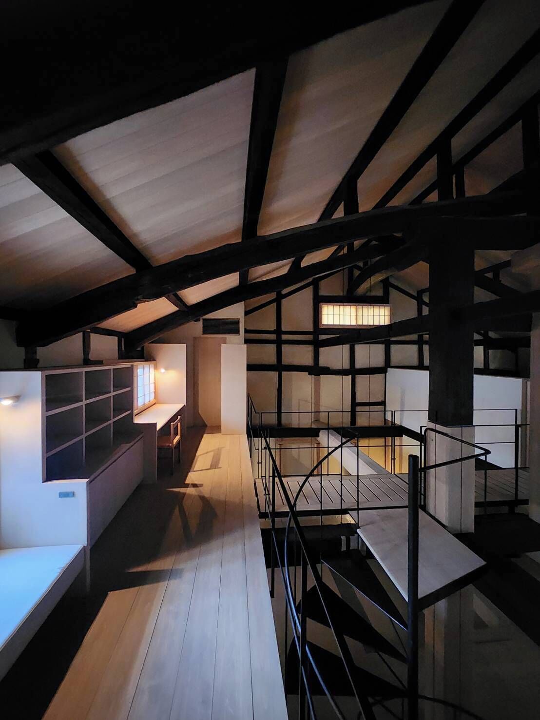 المنشأة من الداخل