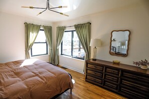 4 Schlafzimmer, Schreibtisch, Reisekinderbett, kostenloses WLAN