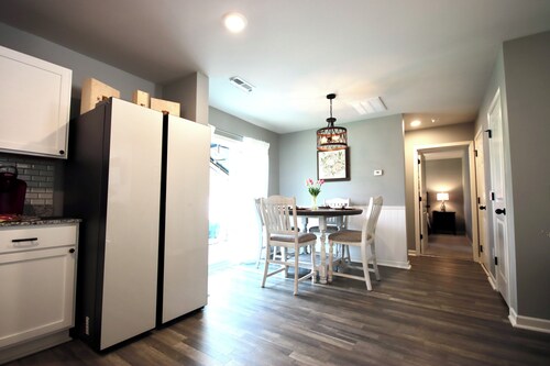 DuPont Manor House beautiful modern home offers serene comfort & convenience