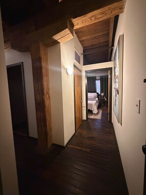 Room - Smokehouse 409 (Richmond)