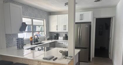 Charming 6 Bedroom 3 Full Baths house with Heated Pool Large Backyard in St Pete