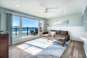 Living area - Oceanfront Condo | Private Balcony | Beach Access | Sunset Views (Carlsbad)