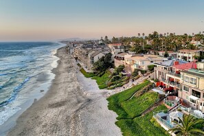 Beach nearby - Oceanfront Condo | Private Balcony | Beach Access | Sunset Views (Carlsbad)