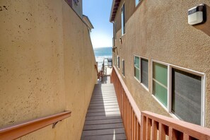 Property grounds - Oceanfront Condo | Private Patio | Beach Access | Sunset Views (Carlsbad)