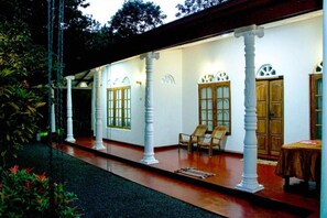Terrace/patio - Thathsara Holiday Inn (Sigiriya,)