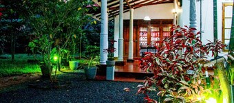 Thathsara Holiday Inn