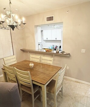 Dining - Water view Condo in Fort Myers Beach! (Fort Myers Beach)