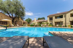 Pool - Cozy 2-bedroom condo with AC in pleasant Scottsdale (Scottsdale)