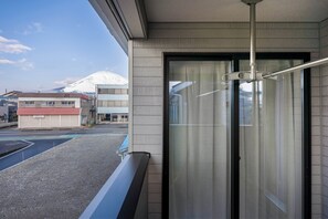 Superior villa, balkon, uitzicht op de stad | Uitzicht vanuit de kamer