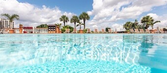 Bright 2-bedroom apartment at WESTGATE PALACE Resort next to UNIVERSAL STUDIOS