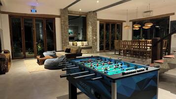 Familievilla, balkong, hageutsikt | Spillrom