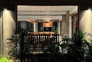 家庭別墅, 露台, 花園景 | 室外用餐