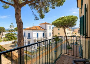 Property grounds - Gioia Apartment, three-room flat in the heart of the pedestrianised centre of Marina di Campo, 150 m (Campo nell'Elba)