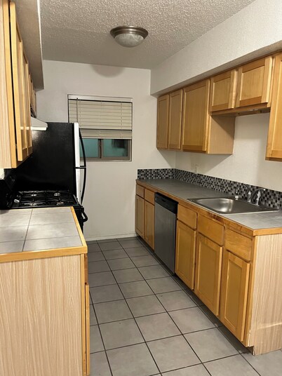 Downtown cheap and convenient only shared kitchen