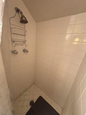Dusche, Handtücher, Seife, Toilettenpapier