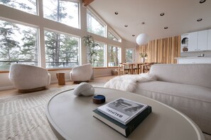 Smart TV, fireplace, books, music library - Best View in Town • Walk to Beach • Newly Remodeled/Furnished • Two-Story Deck (Manzanita)