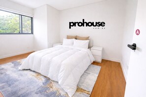 3 bedrooms, free WiFi, bed sheets - ProHouse - 3 bed 3 bath apartment near airport and Sydney CBD (Wolli Creek)
