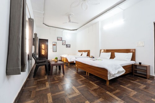 Cozy 2-bedroom building in serene Dehradun with AC