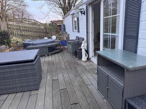 Terrace/patio - House by the lake, farm vacation (Limburg)