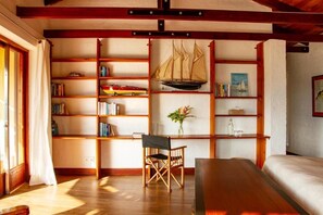 家庭套房, 露台, 花園景 | 內部