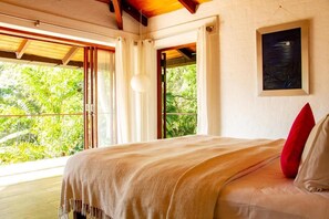 Familiesuite - balkon - udsigt til have