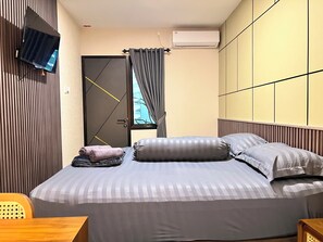 Executive Double Room | Desk, WiFi - Depatuk Suite Homestay (Yogyakarta)