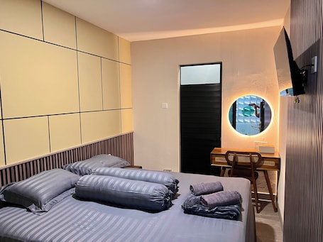 Executive Double Room | Desk, WiFi. Depatuk Suite Homestay