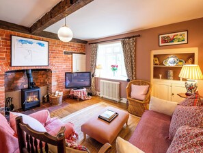 TV, fireplace - 3 bedroom accommodation in Diddlebury (Diddlebury)