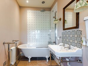Towels - 3 bedroom accommodation in Diddlebury (Diddlebury)