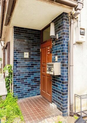 Exterior detail - Honmachi 1 Chome (Tokyo)