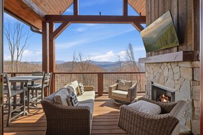 Property grounds - Eagles Nest Cabin w/ Hot Tub, Fireplace & Mountain Views! (Banner Elk)
