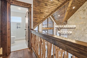 Interior - Eagles Nest Cabin w/ Hot Tub, Fireplace & Mountain Views! (Banner Elk)