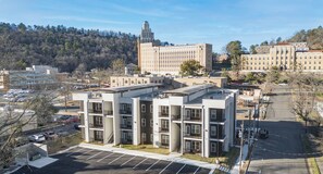 Exterior - Hot Springs Downtown & Convention Center! Suite 207 (Hot Springs)
