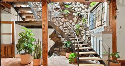 Fantastic 6-bedroom townhome with AC in vibrant New York