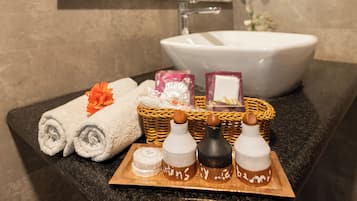 Deluxe Double or Twin Room, Courtyard View | Bathroom | Free toiletries, hair dryer, slippers, towels