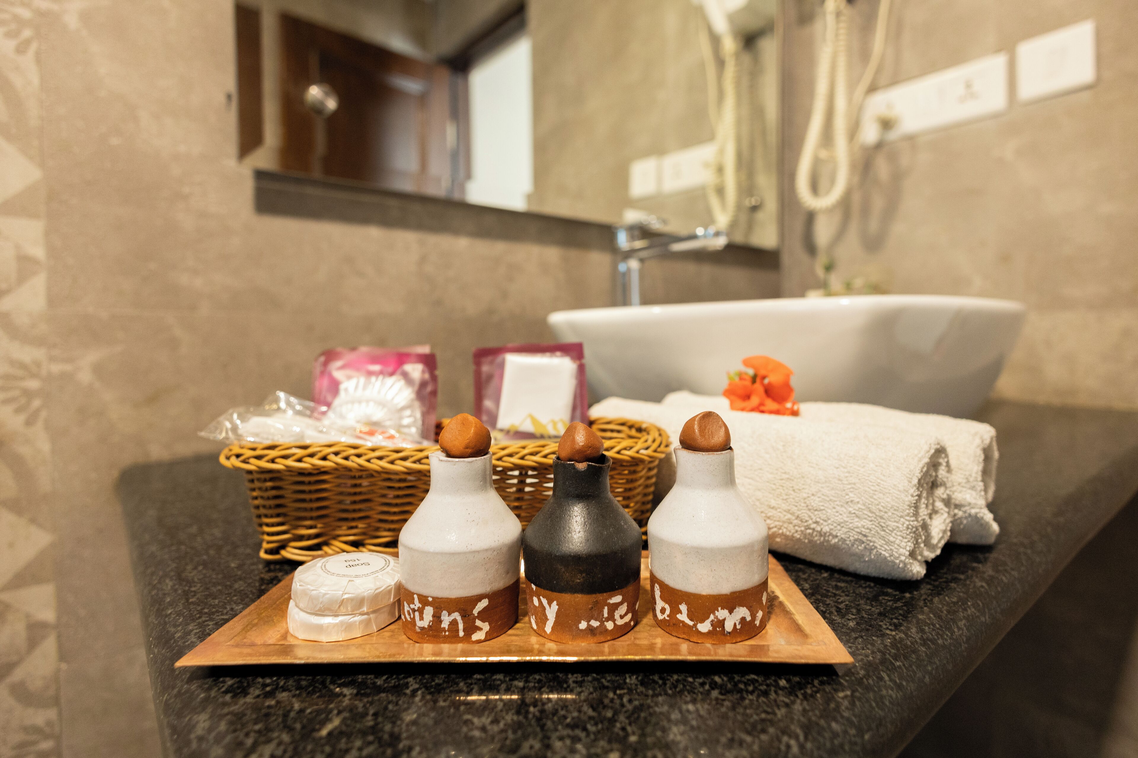 Habitación Deluxe con 1 cama matrimonial o 2 individuales, vista al patio | Baño