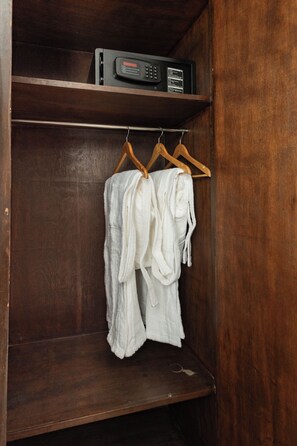 Deluxe-Doppel- oder -Zweibettzimmer, Blick auf den Innenhof | Verschiedenes